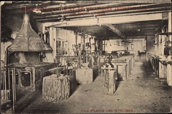 Postcard Paris XV., School of Electricity and Industrial Mechanics, interior, Rue Violet