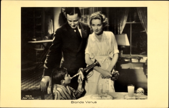 Postcard Actress Marlene Dietrich, Blonde Venus, Filmszene, Kind
