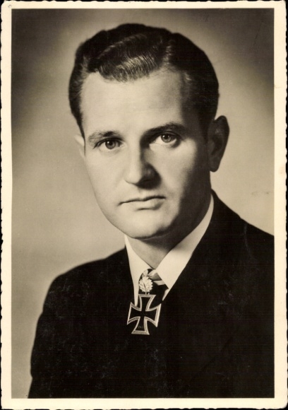 Ak Ritterkreuzträger Kapitänleutnant Heinrich Bleichrodt, Eichenlaub, Portrait, Kriegsmarine
