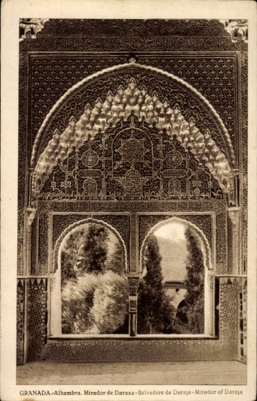 KP Granada Andaluzja Hiszpania, Alhambra, Mirador de Daraxa, okno z łukami, krajobraz w tle