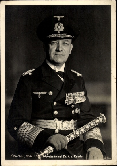 Ak Großadmiral Erich Raeder, Portrait in Uniform, Marschallstab, Ordenspange, Ross Verlag R 20