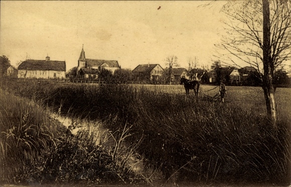 Ak Mennighüffen Löhne in Westfalen, Blick vom Feld auf die Ortaschaft, Pferdepflug