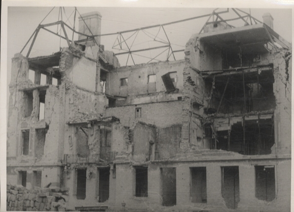 Original photo Berlin Zehlendorf, ruins of the Kaiser Wilhelm Institute in Dahlem, around 1945/46, 12x17 cm