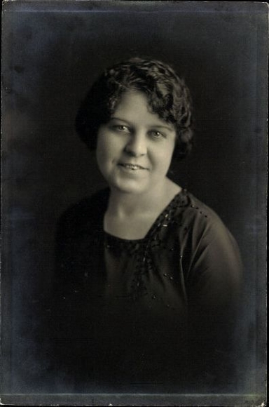 10 alte Ak Frauenportraits, diverse Ansichten