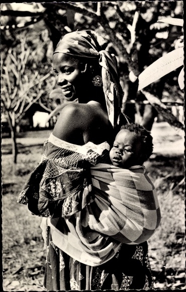 Postcard Afrique, mother and her child