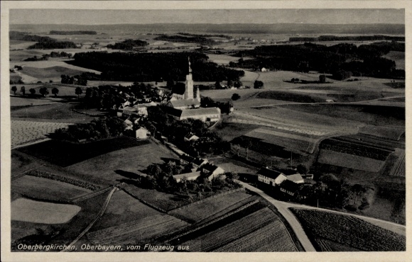 Ak Oberbergkirchen Oberbayern, Fliegeraufnahme von Ort und Umgebung, Kirche, Felder