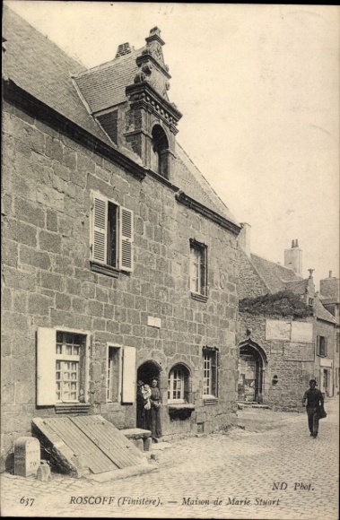 Postcard Roscoff Finistère, House of Marie Stuart, stones, street view, architecture