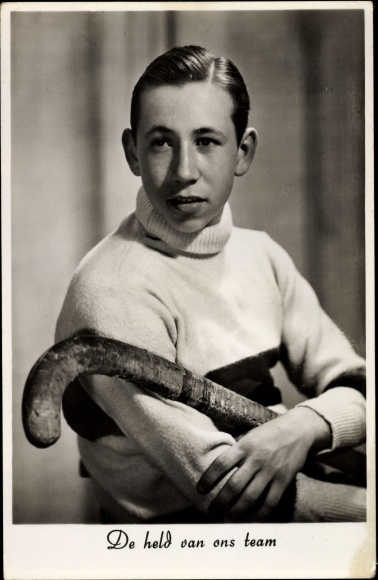 Postcard De held van ons team, hockey player, portrait, ice hockey