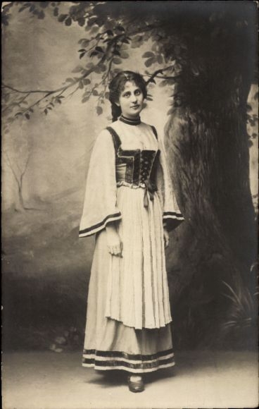 Postcard Actress Lotte Medelsky, portrait