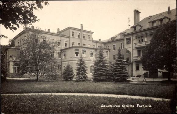 Photo Postcard Kreischa in the Ore Mountains, sanatorium, park side