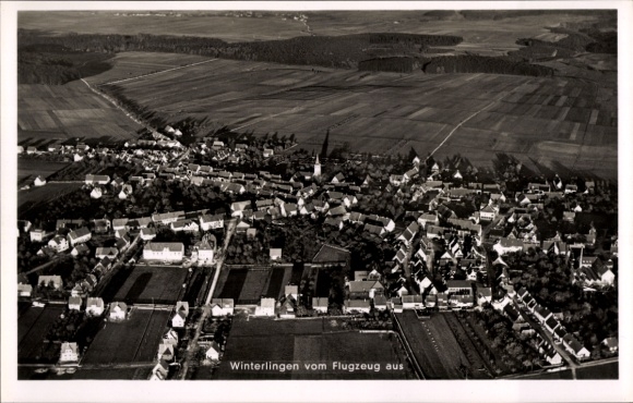 Ak Winterlingen Schwäbische Alb, Luftaufnahme von  bewaldete Hügel, Felder, Dorfansicht