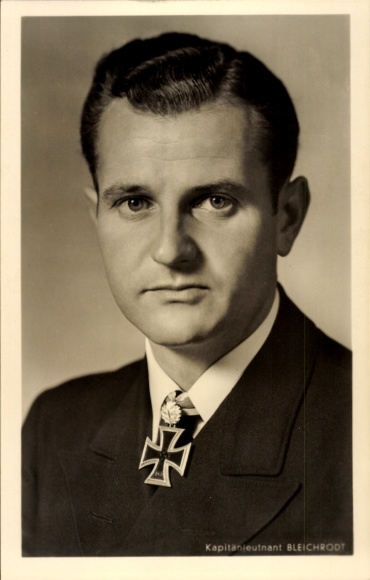 Ak Ritterkreuzträger Kapitänleutnant Heinrich Bleichrodt, Eichenlaub, Portrait, Kriegsmarine