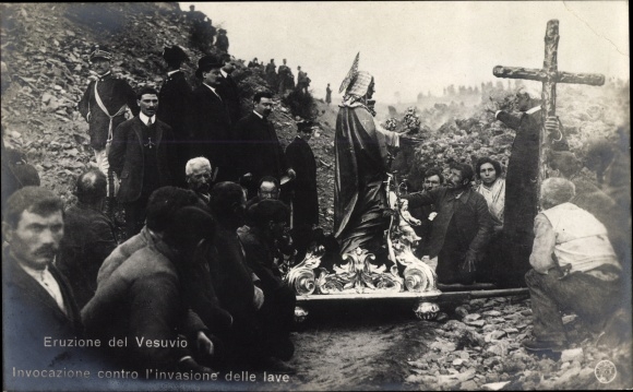 Postcard Napoli Neapel Campania, Eruption of Vesuvius, Invocation against the invasion of lava, Gebet
