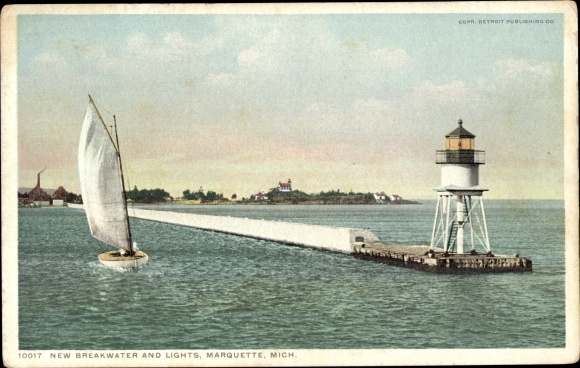 Postcard Marquette Michigan USA, new breakwater and lights