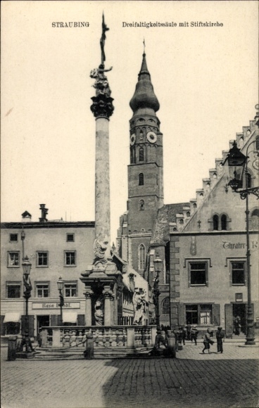 Ak Straubing an der Donau Niederbayern, Dreifaltigkeitsäule, Stiftskirche,  Architektur