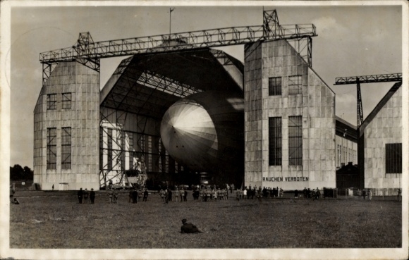 Postcard Friedrichshafen on Lake Constance, Graf Zeppelin in the airship shipyard, LZ 127, ready for takeoff