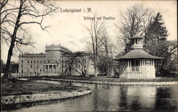 Picture Ludwigslust in Mecklenburg, castle pavilion, water, trees