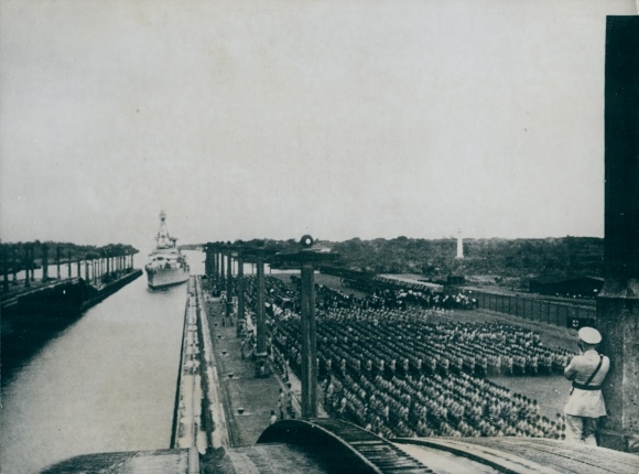 Foto Amerikanisches Kriegsschiff Houston am Panama Kanal, US Navy, Franklin D. Roosevelt an Bord