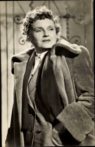 Postcard Actress Maly Delschaft, DEFA, Affaire Blum, The Sonnenbrucks