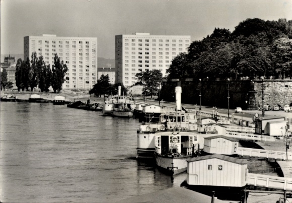 Postcard Dresden, Terrassenufer, steamship landing place on the Elbe