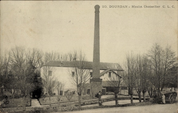 Ak Dourdan Essonne,  Moulin Choisellier, hoher Schornstein, Gebäude, Bäume