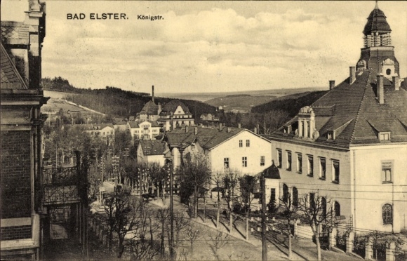 Postcard Bad Elster in Vogtland, spa town view with street view, mountains in the background