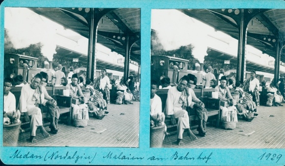 Stereo photo Medan Sumatra Indonesia, Malaya at the train station, 1929