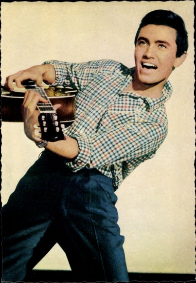 Postcard actor and singer Rex Gildo, portrait, guitar