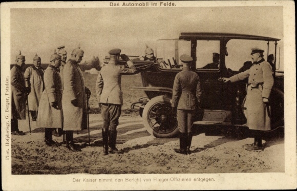 Ak Das Automobil im Felde, Kaiser Wilhelm II. nimmt den Bericht von Fliegeroffizieren entgegen, I WK