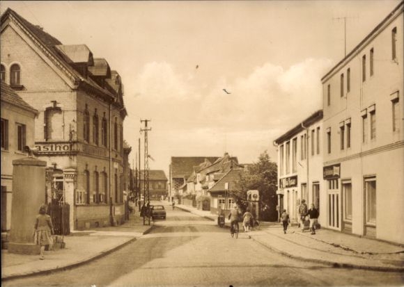 Ak Siersleben Gerbstedt im Harzvorland, Straße in  Häuser, Personen, Schriftzug asthol