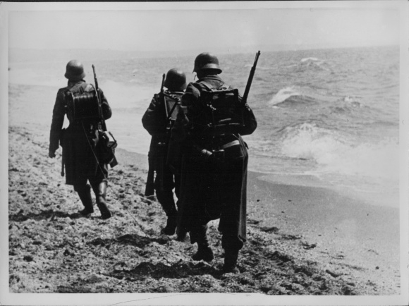 Photo Kerch Crimea Ukraine, cable layers at the head of the German troops, 1942