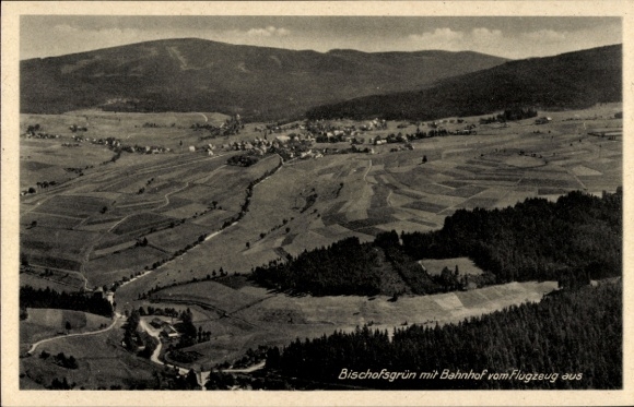 Ak Bischofsgrün im Fichtelgebirge, Fliegeraufnahme, Bahnhof