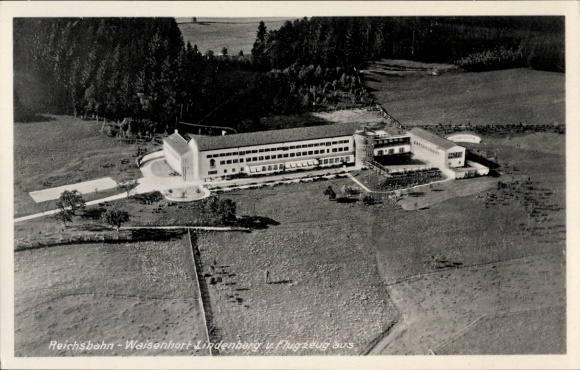 Ak Lindenberg im Allgäu Schwaben, luchtfoto van een gebouw, Reichsbahn-weeshuis, landelijk U