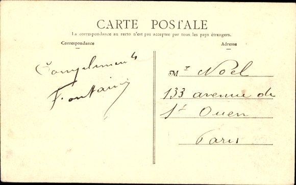 Postcard Coutras-Gironde, The inner station and the arrival of an express train