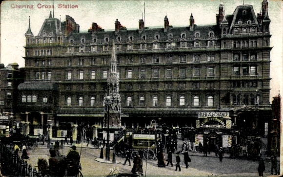 AK London City, Charing Cross Station, front view, pedestrians, carriage