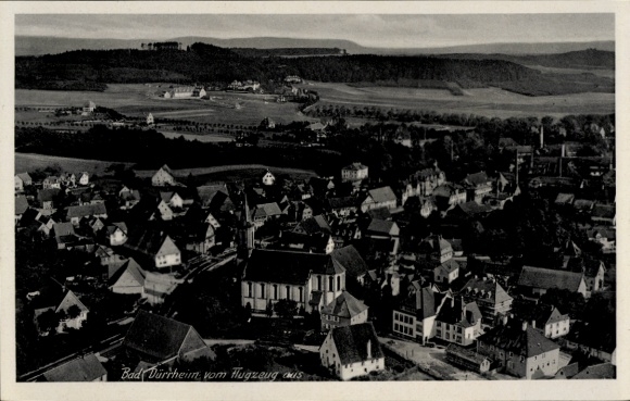 Ak Bad Dürrheim im Schwarzwald, Luftansicht,  Häuser, Landschaft, Flugzeugaufnahme