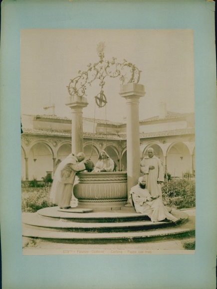 foto Firenze Florence Toscana, geestelijken bij de fontein, monniken