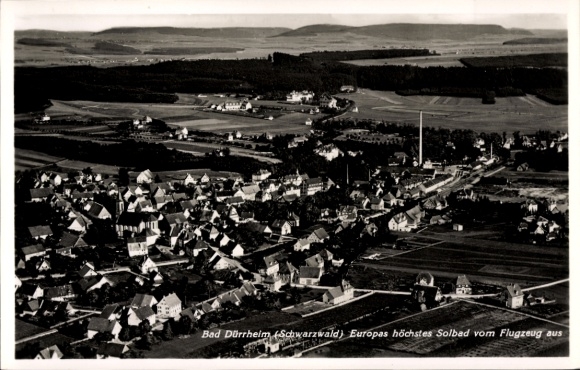 Ak Bad Dürrheim im Schwarzwald, Luftaufnahme, Bad Dürrheim, Europas höchstes Solbad, Landschaft