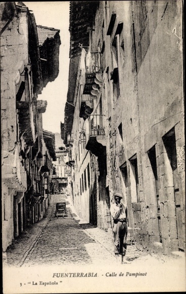Postcard Fuenterrabia Basque Country, Calle de Pampinot, Man in Basque costume