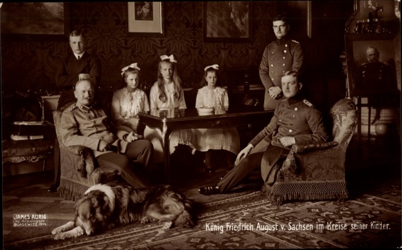 PC King Friedrich August III. of Saxony surrounded by his children