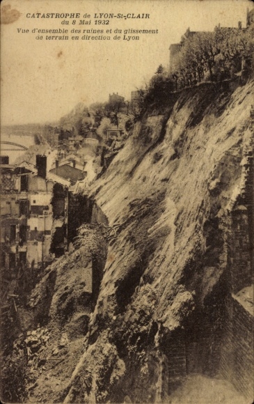 Postcard Saint Clair Lyon Rhône, disaster of 8 May 1932, overview of the ruins
