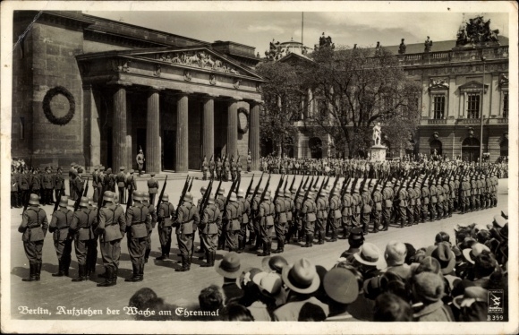 PC Berlin Mitte, raising the guard at the memorial