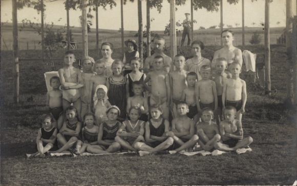 Photo Postcard Neustadt in Sachsen, children, group photo