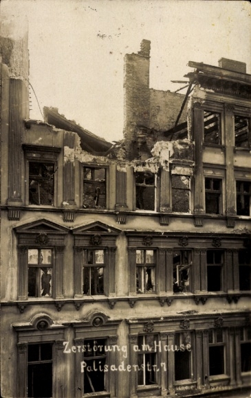 Photo Postcard Berlin Friedrichshain, Destroyed House, Palisadenstraße 7
