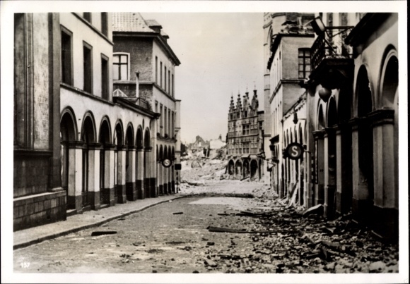 Photo Destroyed road in northern France, June 1940, war damage, II WW