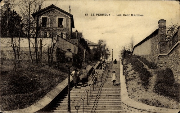 Ak Le Perreux sur Marne Val de Marne, Treppenaufstieg, Historisches Gebäude, Baumreihe, Menschen 