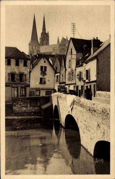 KP Chartres Eure et Loir, Vieux Pont, stare domy, kościół w tle