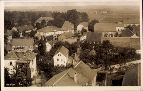 Ak Radibor in Sachsen, Blick auf  ländliche Architektur, zahlreiche Dächer