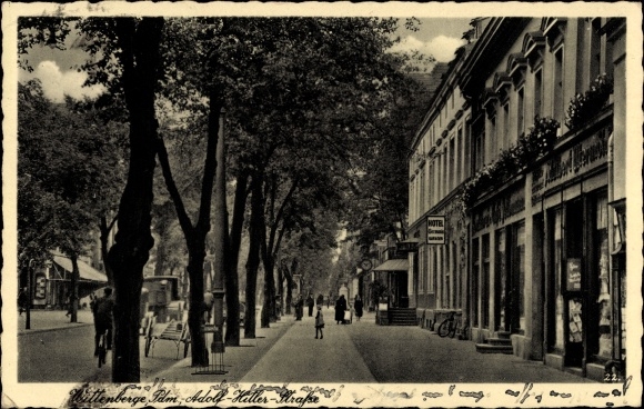 Postcard Wittenberge in the Prignitz, Adolf Hitler Street with Hotel Germania, shops, passers-by