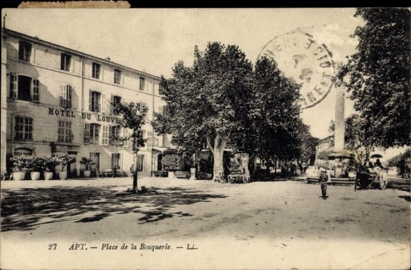 Ak Apt Vaucluse, Hotel du Louve, Platz de la Bouquerie, alte Architektur, Fahrzeuge, Bäume